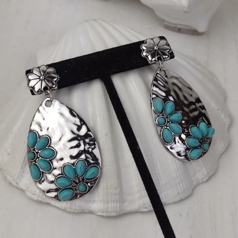 Hammered & Silver & Turquoise silver tone